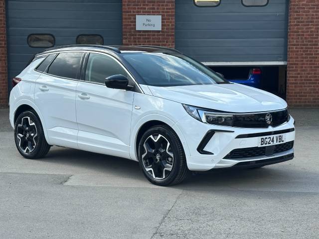Vauxhall Grandland 1.2 Hybrid [136] Ultimate 5dr e-DCT6 Hatchback Petrol White
