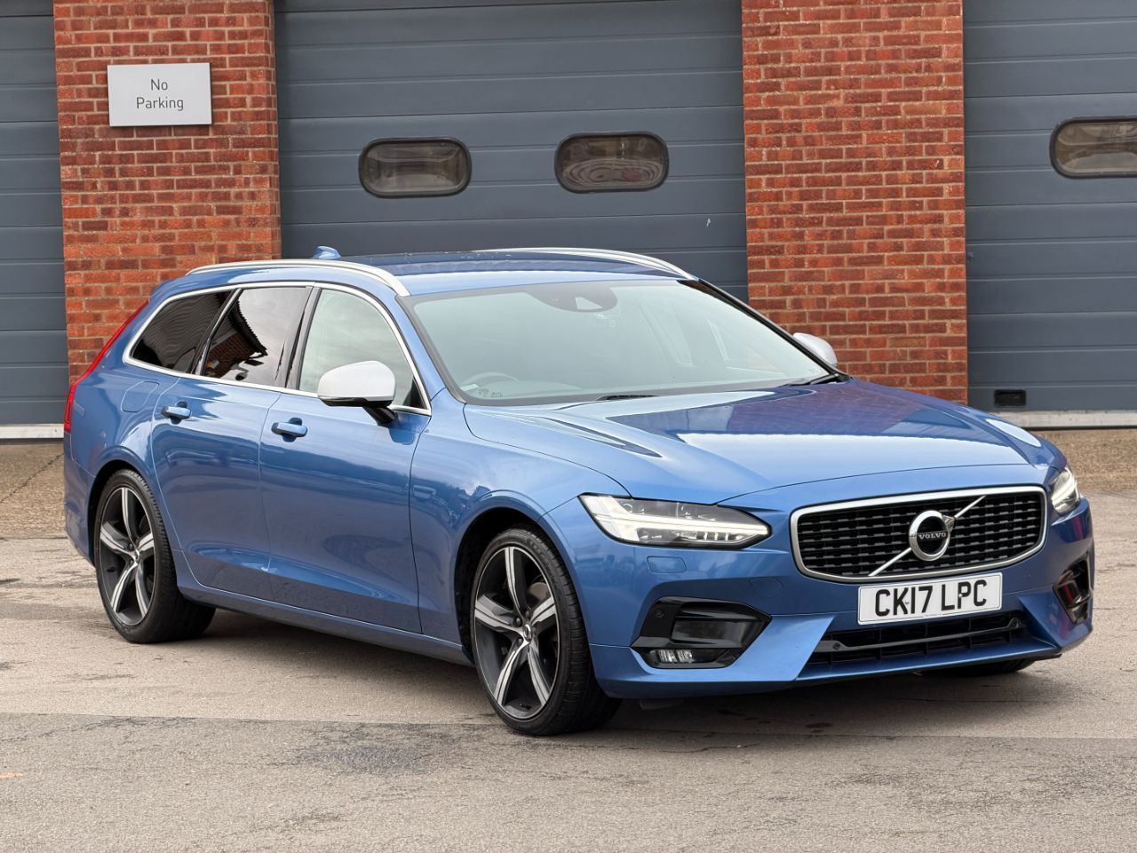 2017 Volvo V90