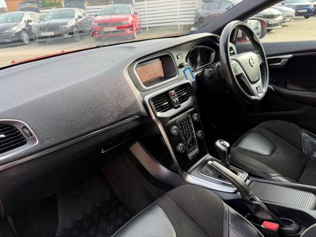 2017 Volvo V40 2.0 T2 [122] R DESIGN Nav Plus 5dr