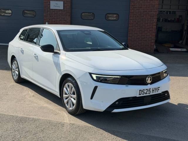 Vauxhall Astra 1.2 Turbo 130 Design 5dr Auto Estate Petrol White