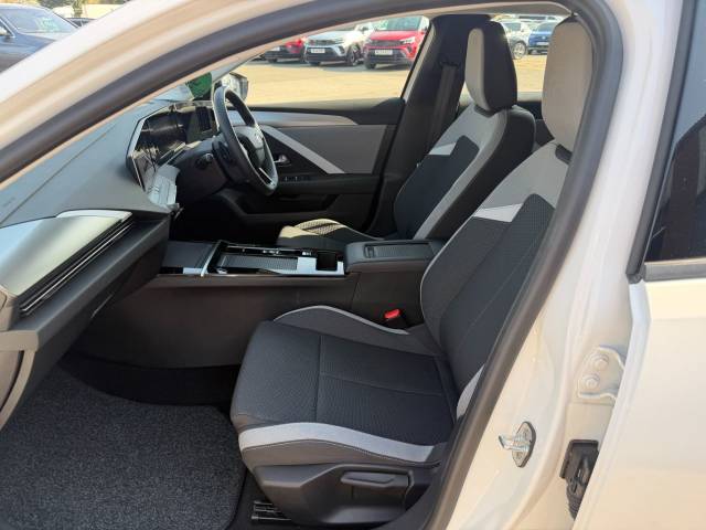 2025 Vauxhall Astra 1.2 Turbo 130 Design 5dr Auto