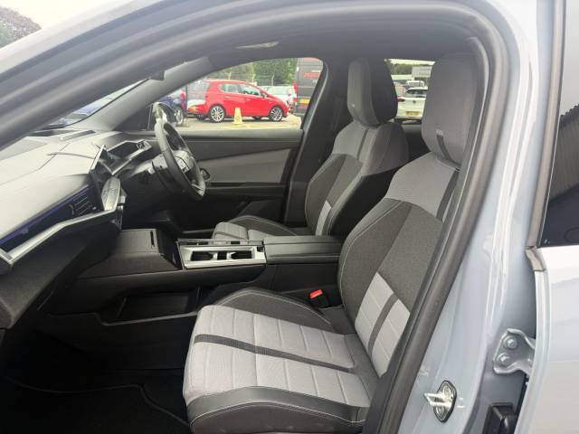 2025 Vauxhall Grandland 1.2 Hybrid [136] Ultimate 5dr e-DCT6 [Pan Roof]