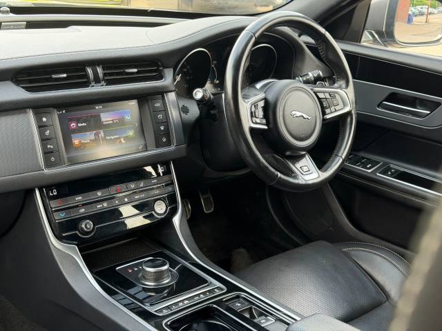 2018 Jaguar XF 2.0i R-Sport 4dr Auto