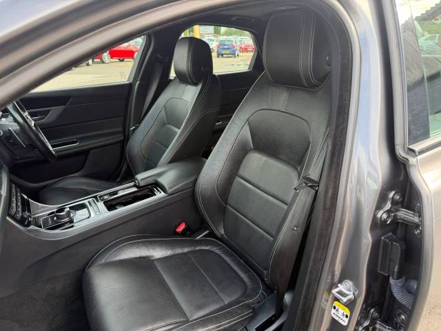 2018 Jaguar XF 2.0i R-Sport 4dr Auto