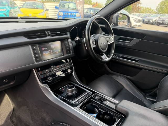 2018 Jaguar XF 2.0i R-Sport 4dr Auto