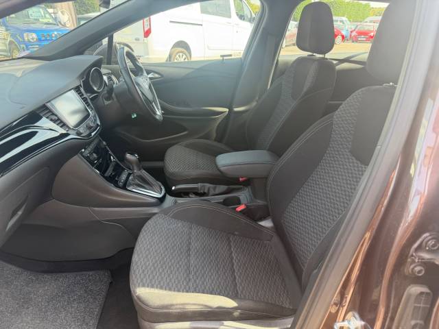 2017 Vauxhall Astra 1.4T 16V 150 SRi Nav 5dr Auto