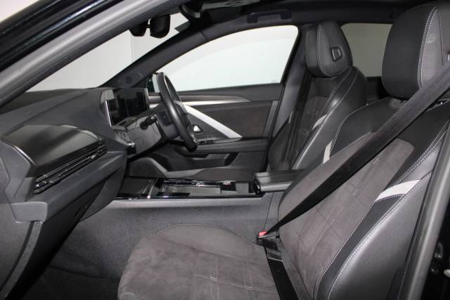 2025 Vauxhall Astra 0.0 115kW Ultimate 54kWh 5dr Auto