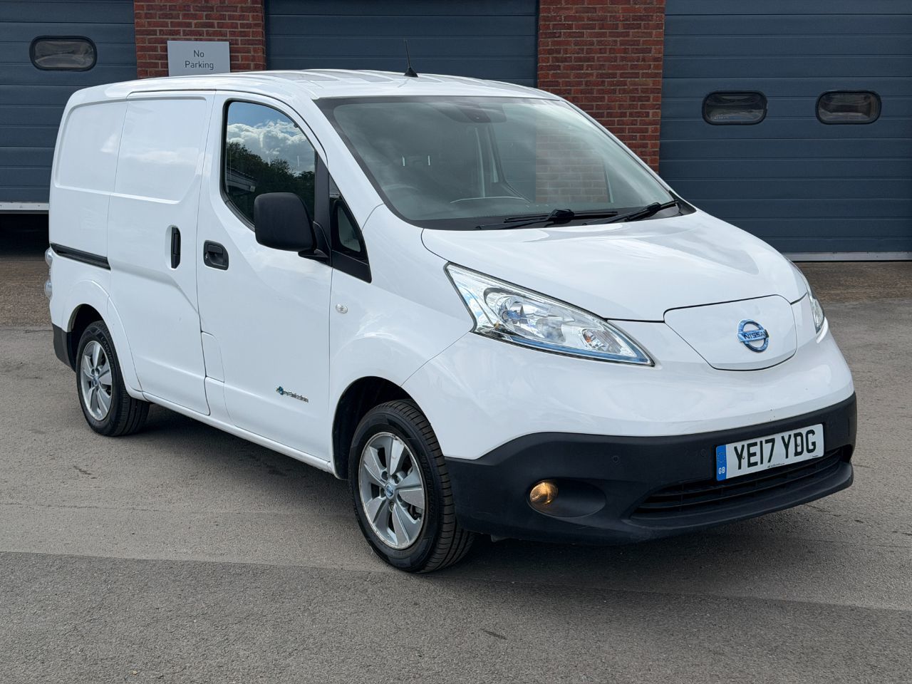 2017 Nissan e-NV200